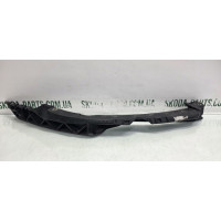 Направляюча переднього бампера права Skoda Octavia A5 рестайл VAG (1Z0807184D)