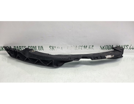 Направляюча переднього бампера права Skoda Octavia A5 рестайл VAG (1Z0807184D)