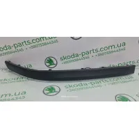 Молдінг переднього бампера правий дорестайл Skoda Octavia A5 1Z0807718 VAG (1Z0807718)