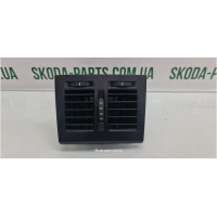 Дефлектор вентиляції салону задній в підлокітник Skoda Octavia A5 1Z0819203 VAG (1Z0819203)
