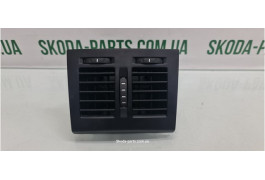 Дефлектор вентиляції салону задній в підлокітник Skoda Octavia A5 1Z0819203 VAG (1Z0819203)