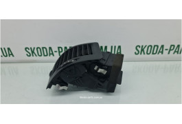 Решітка повітропровода ліва Skoda Octavia A5 вживана 1Z0819701 VAG (1Z0819701)