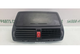 Дефлектор торпеди центральний Skoda Octavia A5 1Z0820951B вживаний VAG (1Z0820951B)