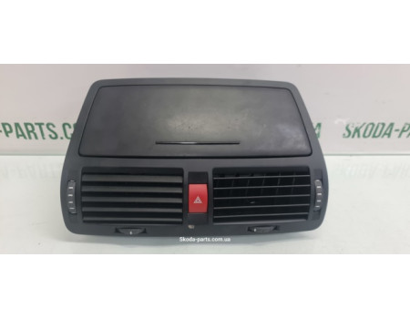 Дефлектор торпеди центральний Skoda Octavia A5 1Z0820951B вживаний VAG (1Z0820951B)