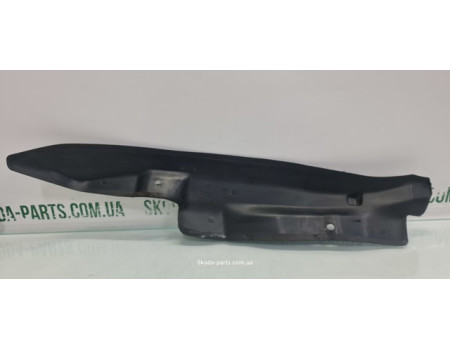 Пильник крила правий Skoda Octavia A5 1Z0821112 VAG (1Z0821112)