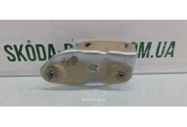 Кронштейн кріплення крила передній лівий рестайл Skoda Octavia A5 1Z0821141A вживаний VAG (1Z0821141A)