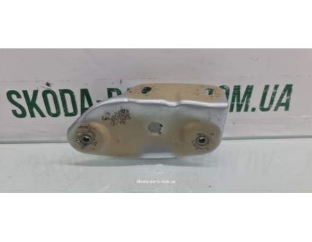 Кронштейн кріплення крила передній лівий рестайл Skoda Octavia A5 1Z0821141A вживаний VAG (1Z0821141A)