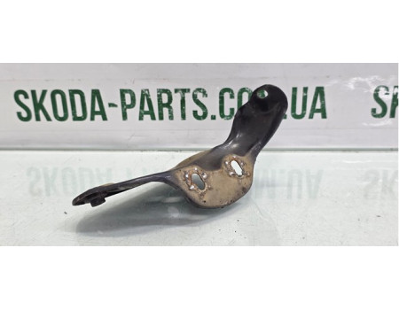 Кронштейн кріплення крила переднього правого передній  Skoda Octavia A5 VAG (1Z0821142)