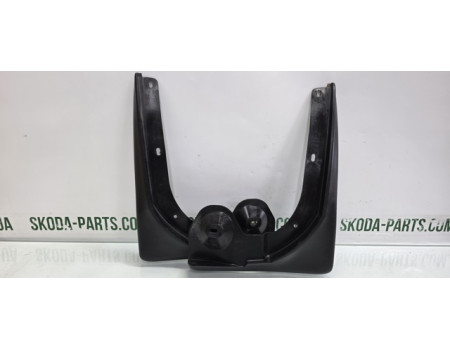 Бризговики передні Skoda Octavia A5 VAG (1Z0821820)