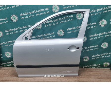 Дверка передня ліва код фарби 9102 з незначним пошкодженням Skoda Octavia A5 VAG (1Z0831311A)