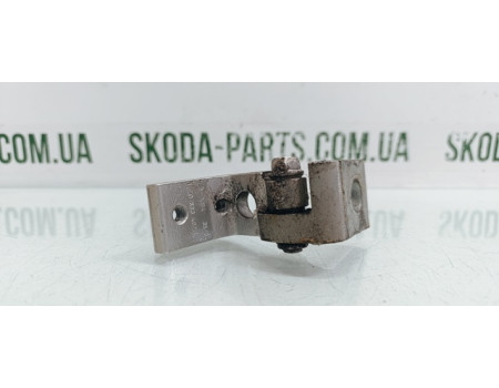 Завіса верхня задня права Skoda Octavia A5 1Z0833402B VAG (1Z0833402B)