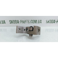 Завіса нижня задня права Skoda Octavia A5 VAG (1Z0833412B)