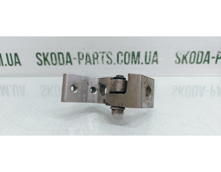 Завіса нижня задня права Skoda Octavia A5 VAG (1Z0833412B)