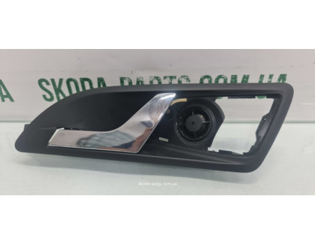 Ручка внутрішня передняя ліва з пищалкою Skoda Octavia A5 1Z0837247 VAG (1Z0837247)