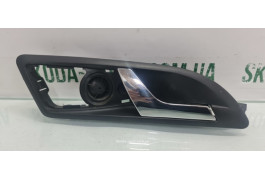 Ручка внутрішня передня права з пищалкою Skoda Octavia A5 1Z0837248 VAG (1Z0837248)