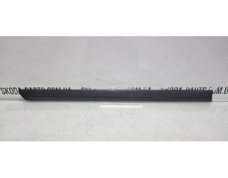 Молдинг дверей задній правий Skoda Octavia A5 рестайл VAG (1Z0853536A)