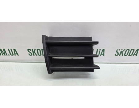 Решітка переднього бампера права Skoda Octavia A5 до рестайл VAG (1Z0853666)