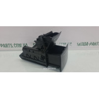 Пепельниця задня в центральну консоль підстаканник в підлокітник Skoda Octavia A5 VAG (1Z0857961)