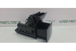 Пепельниця задня в центральну консоль підстаканник в підлокітник Skoda Octavia A5 VAG (1Z0857961)