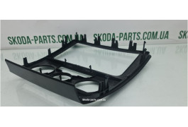 Накладка магнітоли Skoda Octavia A5 1Z0858069B вживана VAG (1Z0858069B)