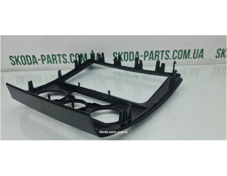 Накладка магнітоли Skoda Octavia A5 1Z0858069B вживана VAG (1Z0858069B)