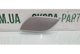 Накладка форсунки омивача фари сіра передньої лівої Skoda Octavia A5 1Z0955109A вживана VAG (1Z0955109A)