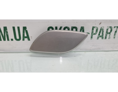 Накладка форсунки омивача фари сіра передньої лівої Skoda Octavia A5 1Z0955109A вживана VAG (1Z0955109A)
