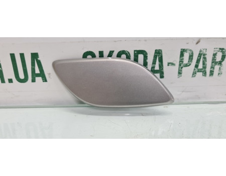 Накладка форсунки омивача фари сіра передньої правої Skoda octavia A5 1Z0955110A вживана VAG (1Z0955110A)