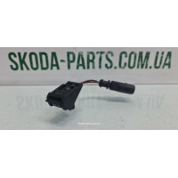 Форсунка омивача вітрового скла з підігрівом Skoda Octavia A5 1Z0955987A вживана VAG (1Z0955987A)