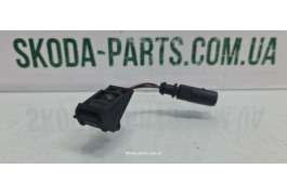 Форсунка омивача вітрового скла з підігрівом Skoda Octavia A5 1Z0955987A вживана VAG (1Z0955987A)