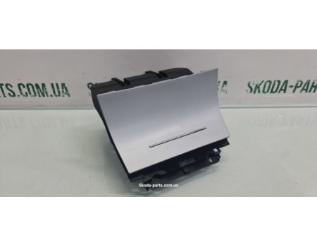 Попельничка пепельниця Skoda Octavia A5 1Z1857962B VAG (1Z1857962B)