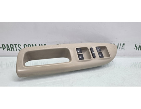 Накладка ручки ручка внутрішня ліва на 4 склопідіймача Skoda Octavia A5 VAG (1Z1867171BA)