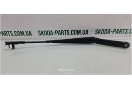Важіль-поводок склоочисника лобового скла передній лівий водійський Skoda Octavia A5 1Z1955409 VAG (1Z1955409)