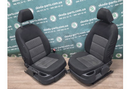 Сидіння переднє ліве праве Skoda Octavia A5 рестайл без мікроліфта VAG (1Z4881021LB)