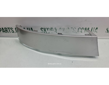 Накладка заднього бампера ліва Skoda Octavia A5 1Z5813345 VAG (1Z5813345)