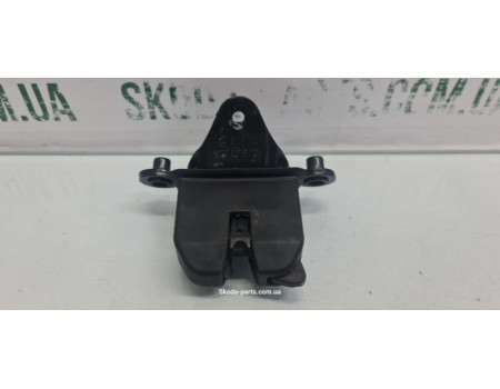 Замок кришки багажника Skoda Octavia A5 1Z5827501D VAG (1Z5827501D)