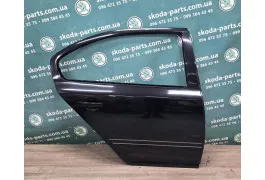 Двері задні чорний колір 1z1z/9910 Skoda Octavia A5 ліфтбек рестайл VAG (1Z5833056CC)