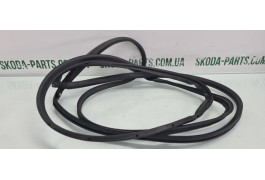 Ущільнювач на двері задні праві Skoda Octavia A5 ліфтбек вживаний 1Z5839698A VAG (1Z5839698A)