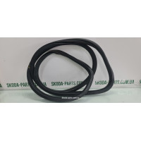 Ущільнювач задніх дверей ліфтбек Skoda Octavia A5 1Z5867367H вживаний VAG (1Z5867367H)