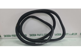 Ущільнювач задніх дверей ліфтбек Skoda Octavia A5 1Z5867367H вживаний VAG (1Z5867367H)