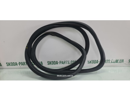 Ущільнювач задніх дверей ліфтбек Skoda Octavia A5 1Z5867367H вживаний VAG (1Z5867367H)
