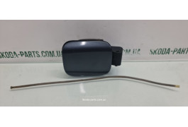 Лючок паливного бака комбі код фарби 9153 Skoda Octavia A5 1Z9809857 VAG (1Z9809857)