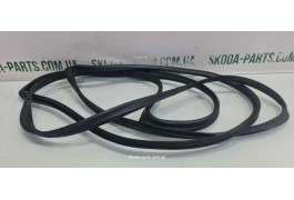 Ущільнювач дверей задній лівий комбі Skoda Octavia A5 1Z9839697C VAG (1Z9839697C)