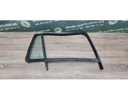Скло  дверей з ущільненням задніх правих дверей Skoda Octavia A5 комбі VAG (1Z9845210H)