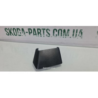 Заглушка кріплення рейлінга права комбі Skoda Octavia A5 VAG (1Z9860148)