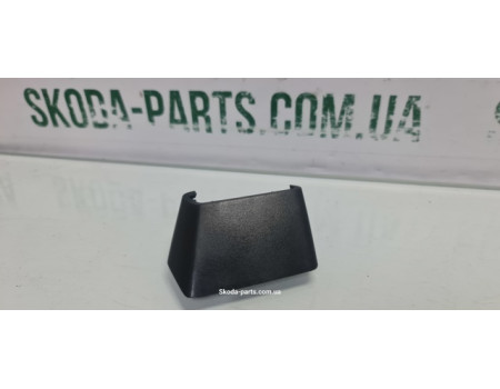 Заглушка кріплення рейлінга права комбі Skoda Octavia A5 VAG (1Z9860148)