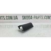 Заглушка замка багажника нижня Skoda Octavia A5 універсал VAG (1Z9863497)