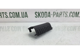 Заглушка замка багажника нижня Skoda Octavia A5 універсал VAG (1Z9863497)