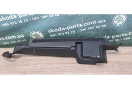 Накладка бокова ліва багажника кріплення ролети багажника Skoda Octavia A5 універсал VAG (1Z9867761J)