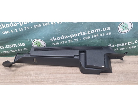 Накладка бокова ліва багажника кріплення ролети багажника Skoda Octavia A5 універсал VAG (1Z9867761J)
